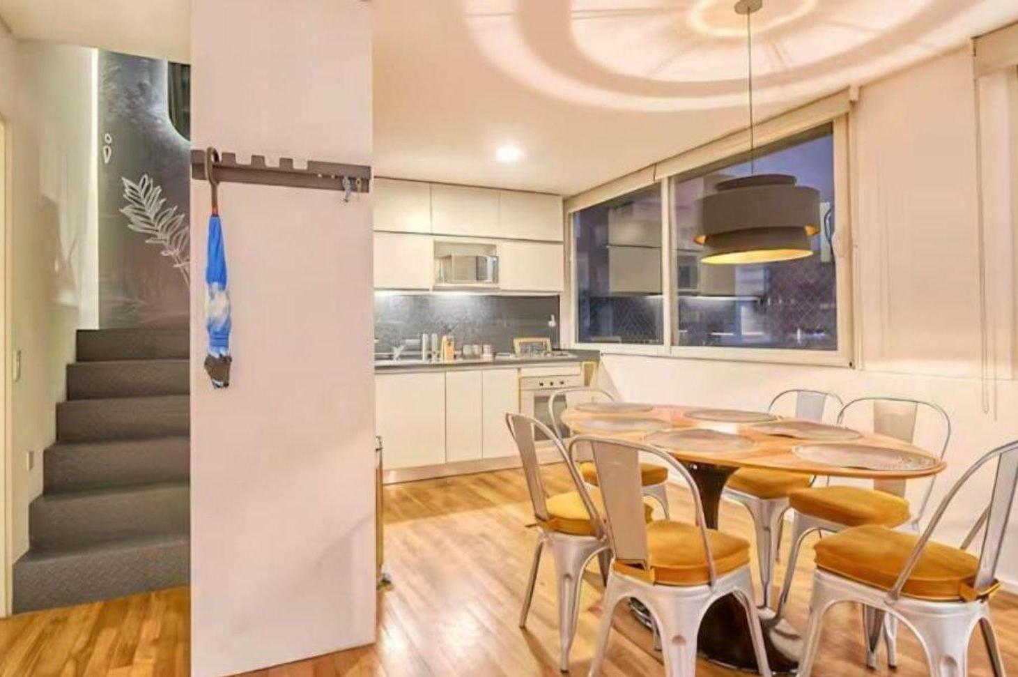 Foto de VENTA CON RENTA USD- TRIPLEX C COCHERA EN BELGRANO, imagen 3