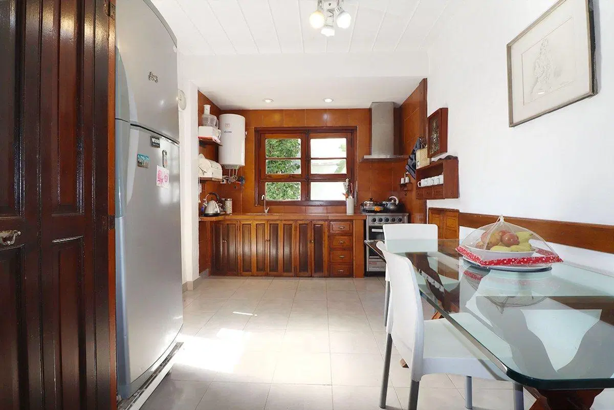 ESPECTACULAR CASA CON QUINCHO Y PILETA EN MORENO 4
