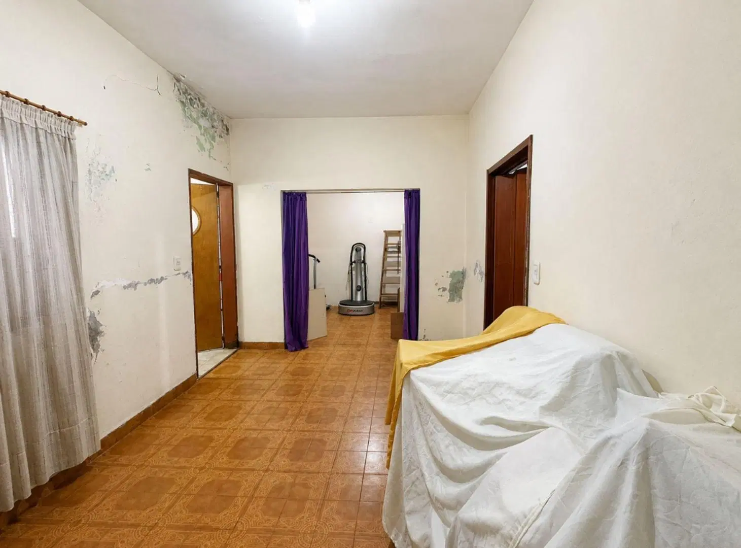 Casa sobre lote propio- potencial para 2 familias- 1