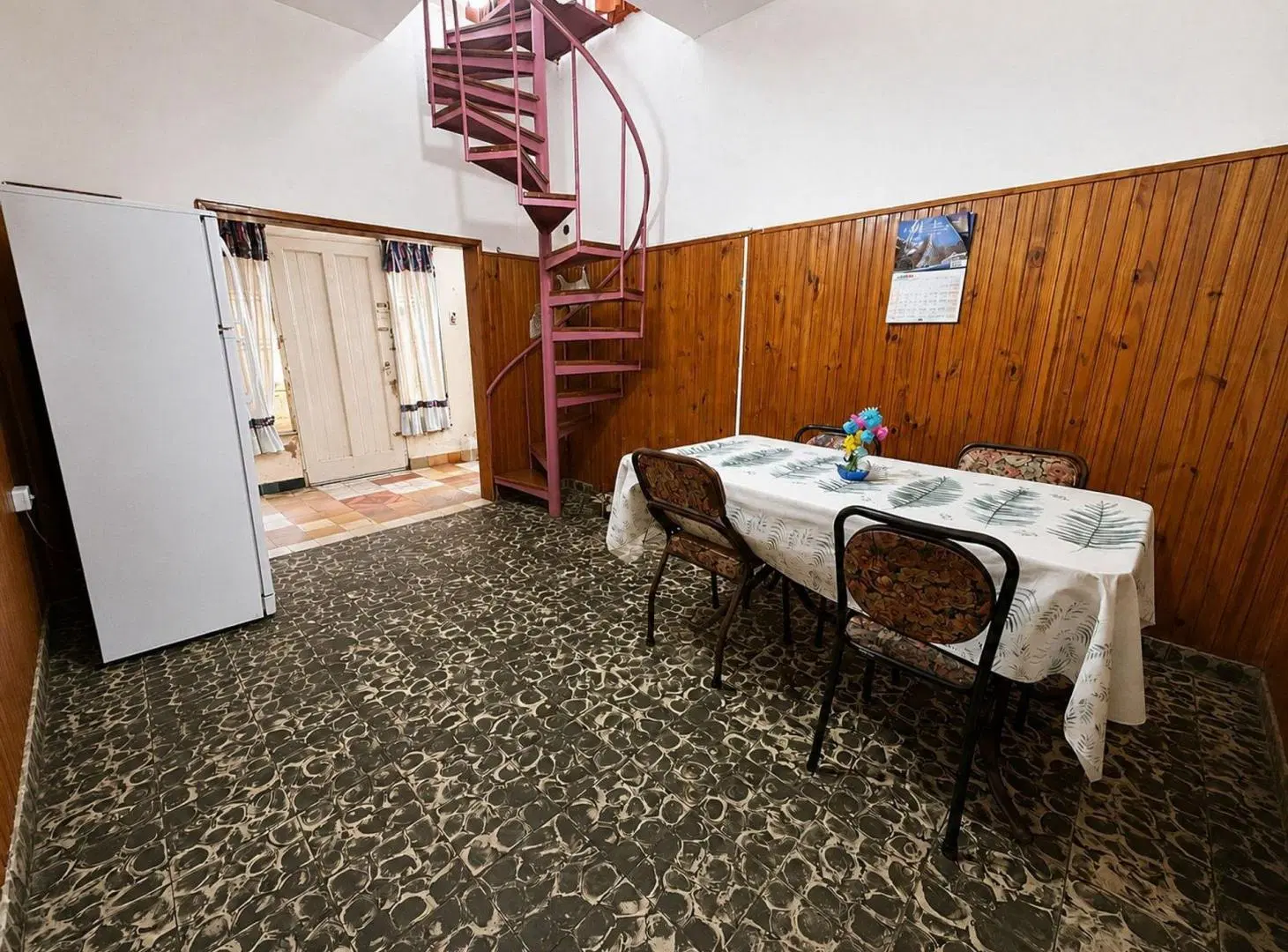 Casa sobre lote propio- potencial para 2 familias- 2