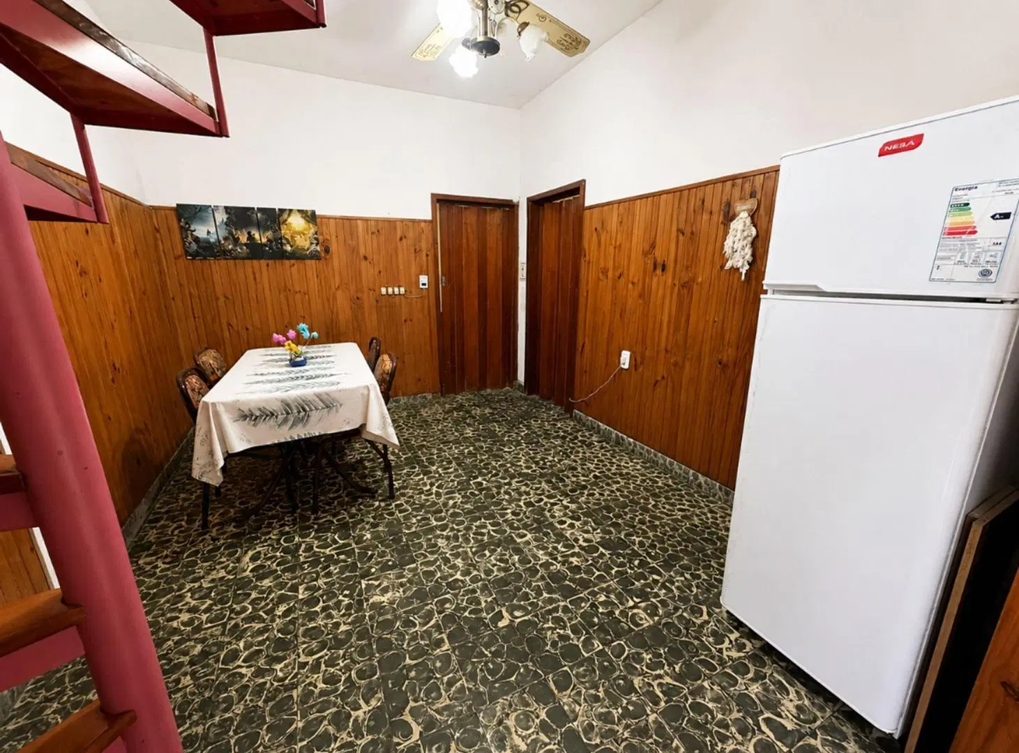 Casa sobre lote propio- potencial para 2 familias- 3