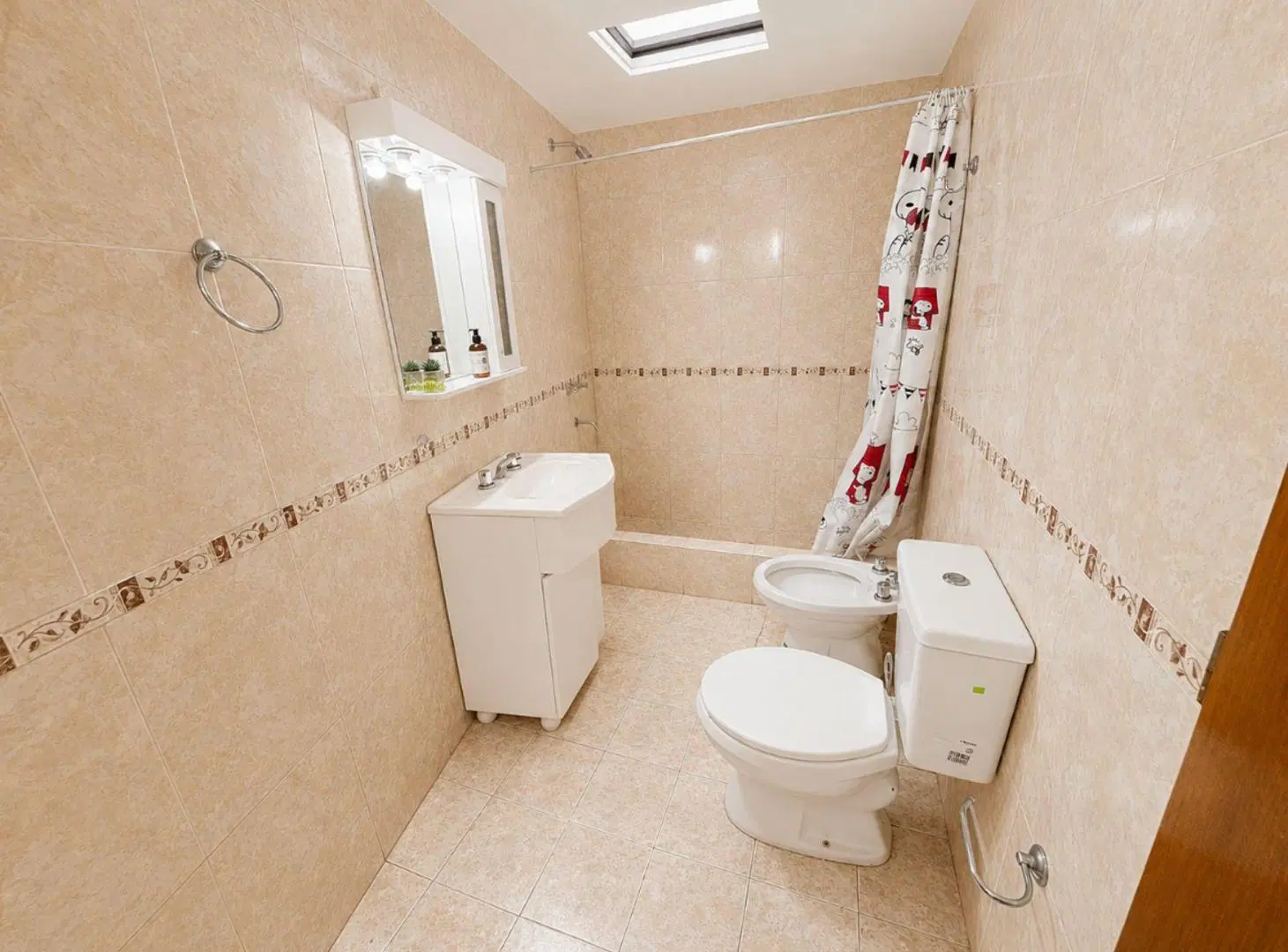 Casa sobre lote propio- potencial para 2 familias- 5