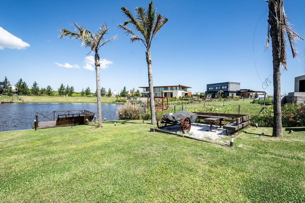Foto de VENTA DE LUJOSA CASA AL RIO EN EL NAUDIR, imagen 4