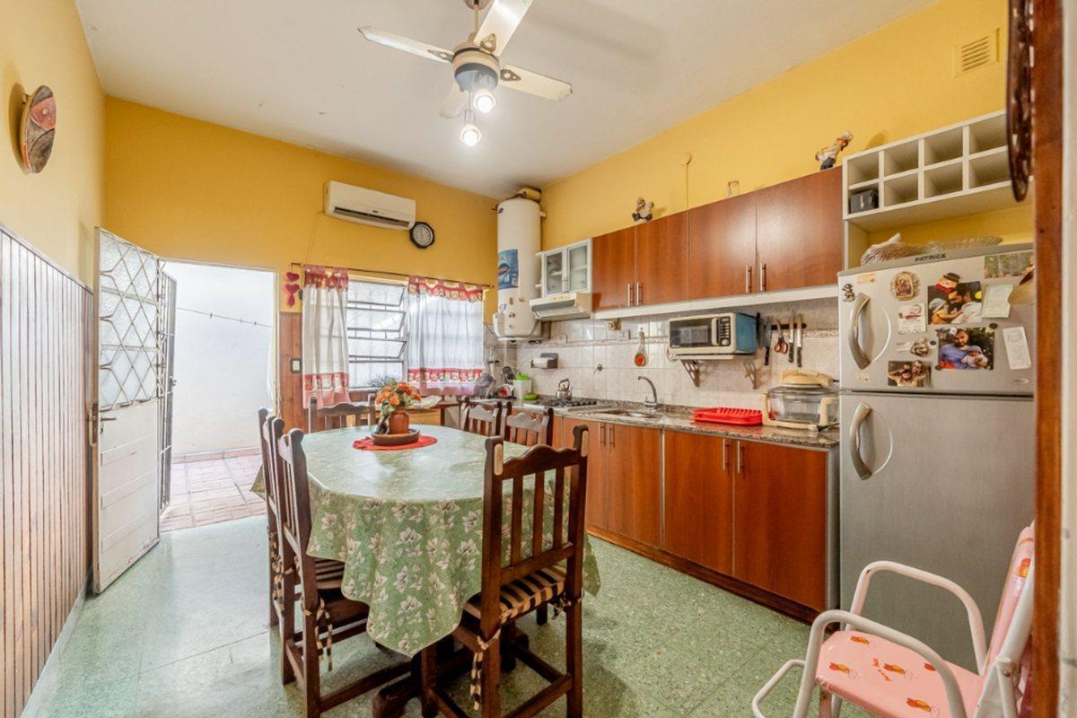 Foto de VENTA CASA MULTIFAMILIAR 6 AMBIENTES J LEON SUAREZ, imagen 3