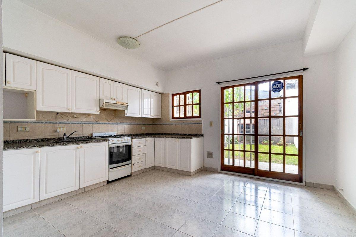 Foto de Venta triplex 5 amb con jardin Olivos, imagen 2