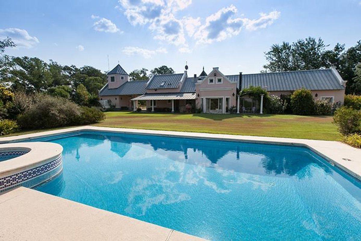 Foto de VENTA CAMPO DE 5,5 HS EN HARAS EL ARGENTINO LUJAN, imagen 1