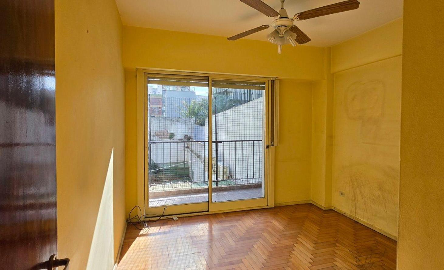 Foto de VENTA DEPARTAMENTO 3 AMB C/BALCON, COCHERA ALMAGRO, imagen 2