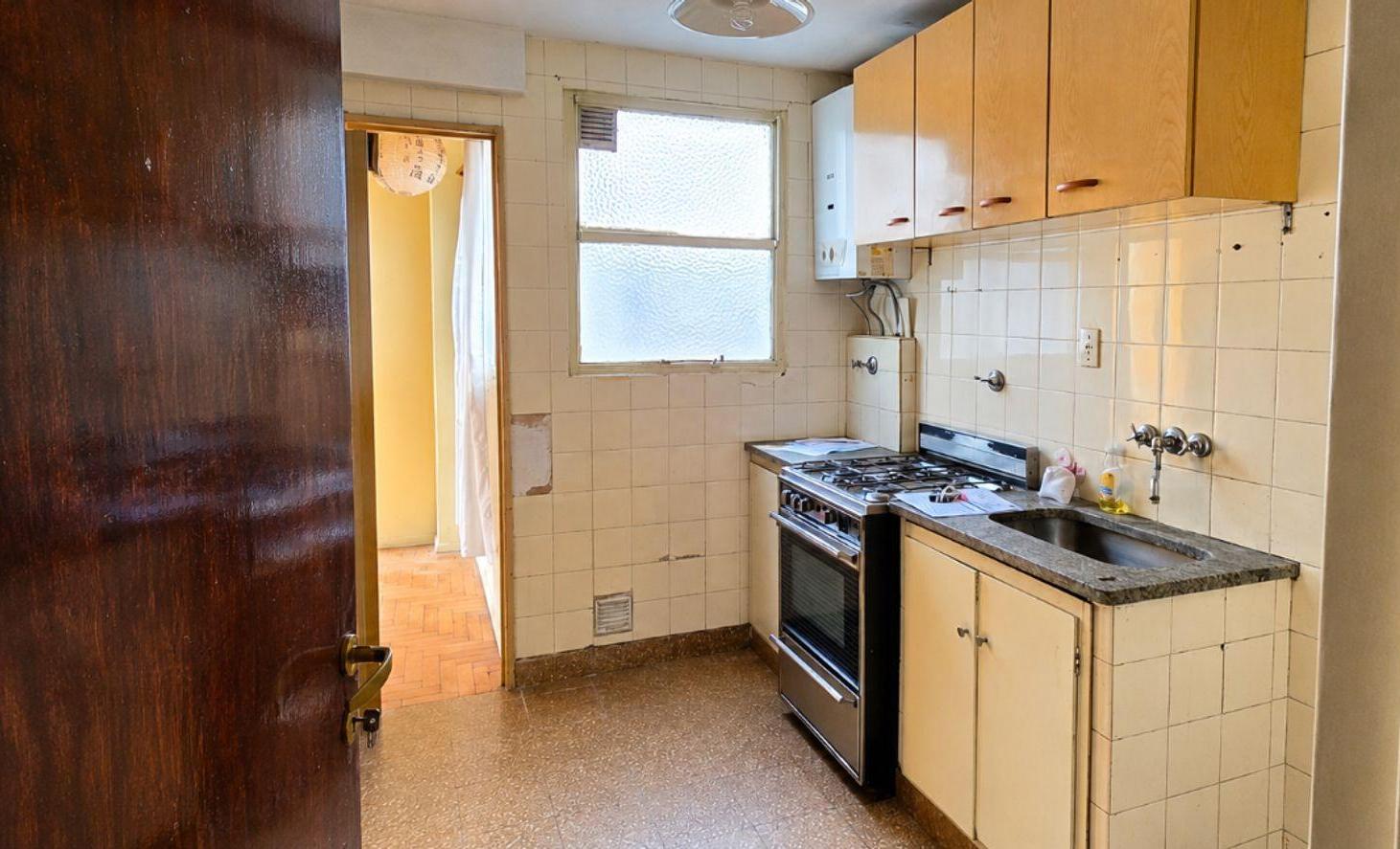Foto de VENTA DEPARTAMENTO 3 AMB C/BALCON, COCHERA ALMAGRO, imagen 5