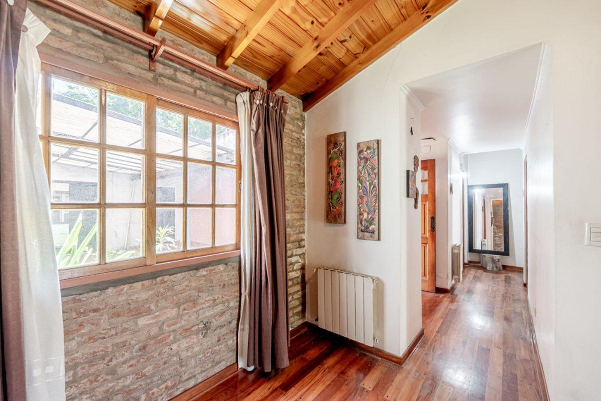 Foto de Venta casa 4 amb. Villa Luzuriaga pileta quincho, imagen 1