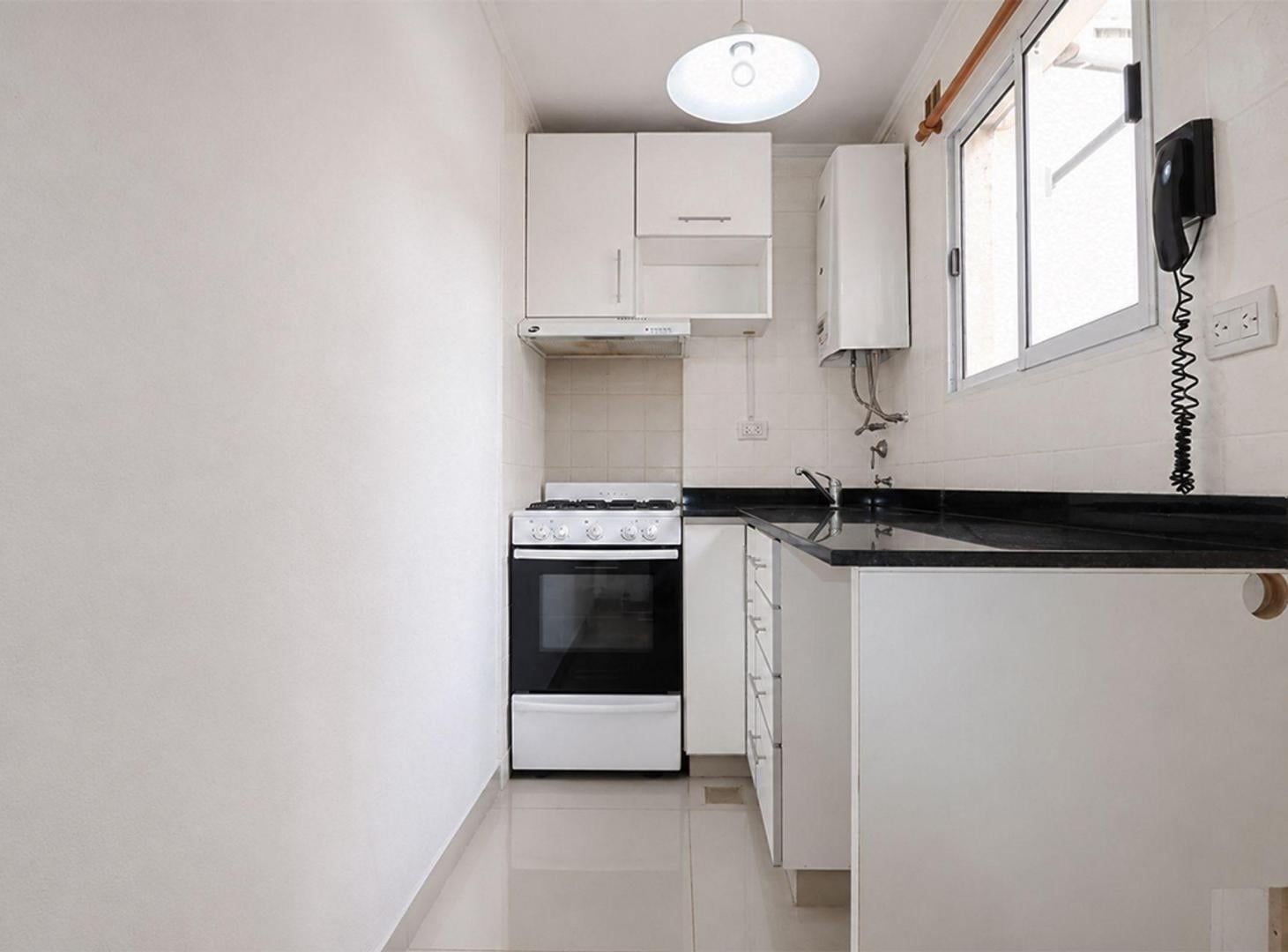 Foto de VENTA DEPARTAMENTO 2 AMB EN ALMAGRO - APTO CRÉDITO, imagen 1