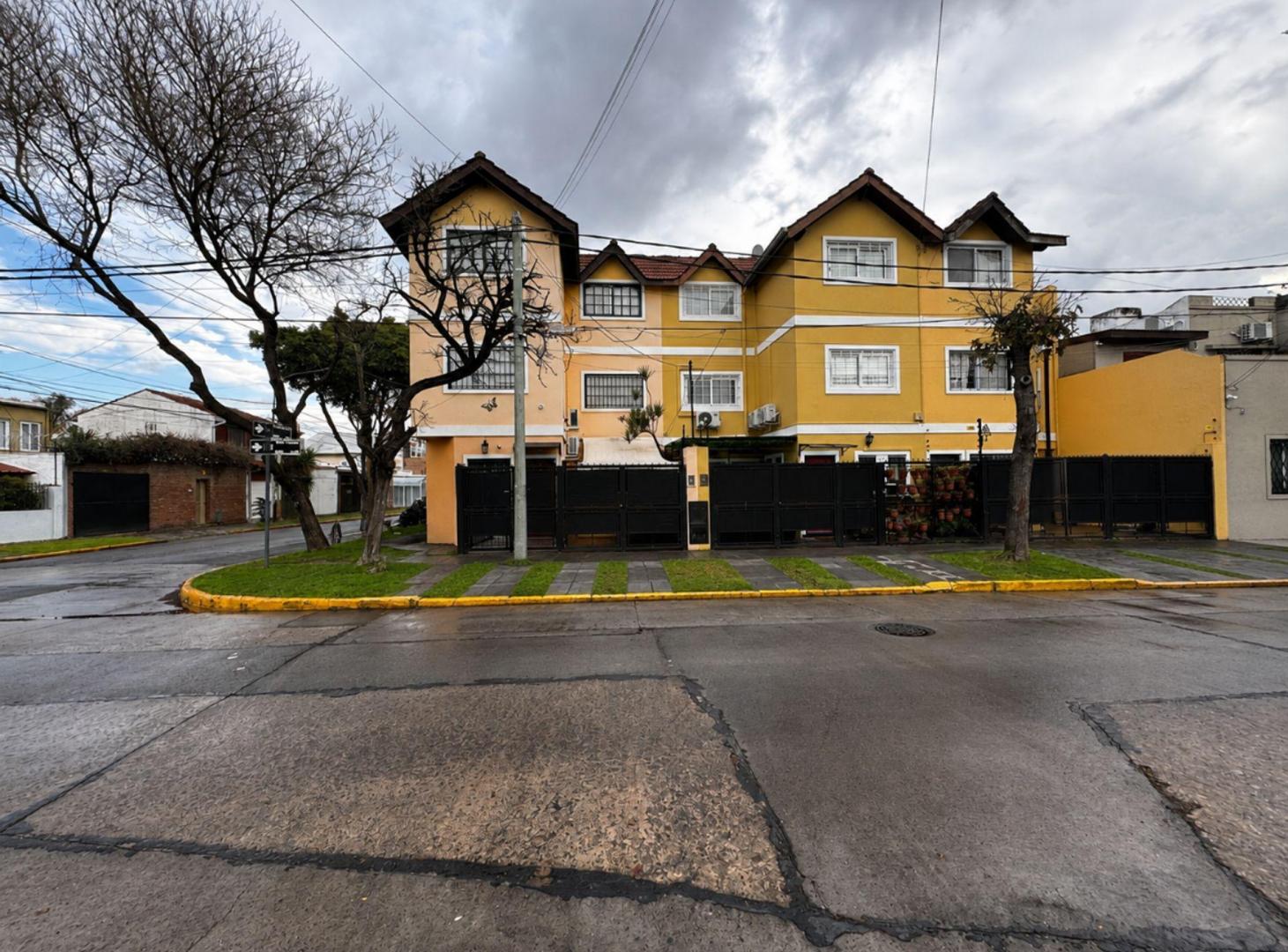 Foto de Venta Triplex 4 amb olivos terraza parrilla cocher, imagen 1