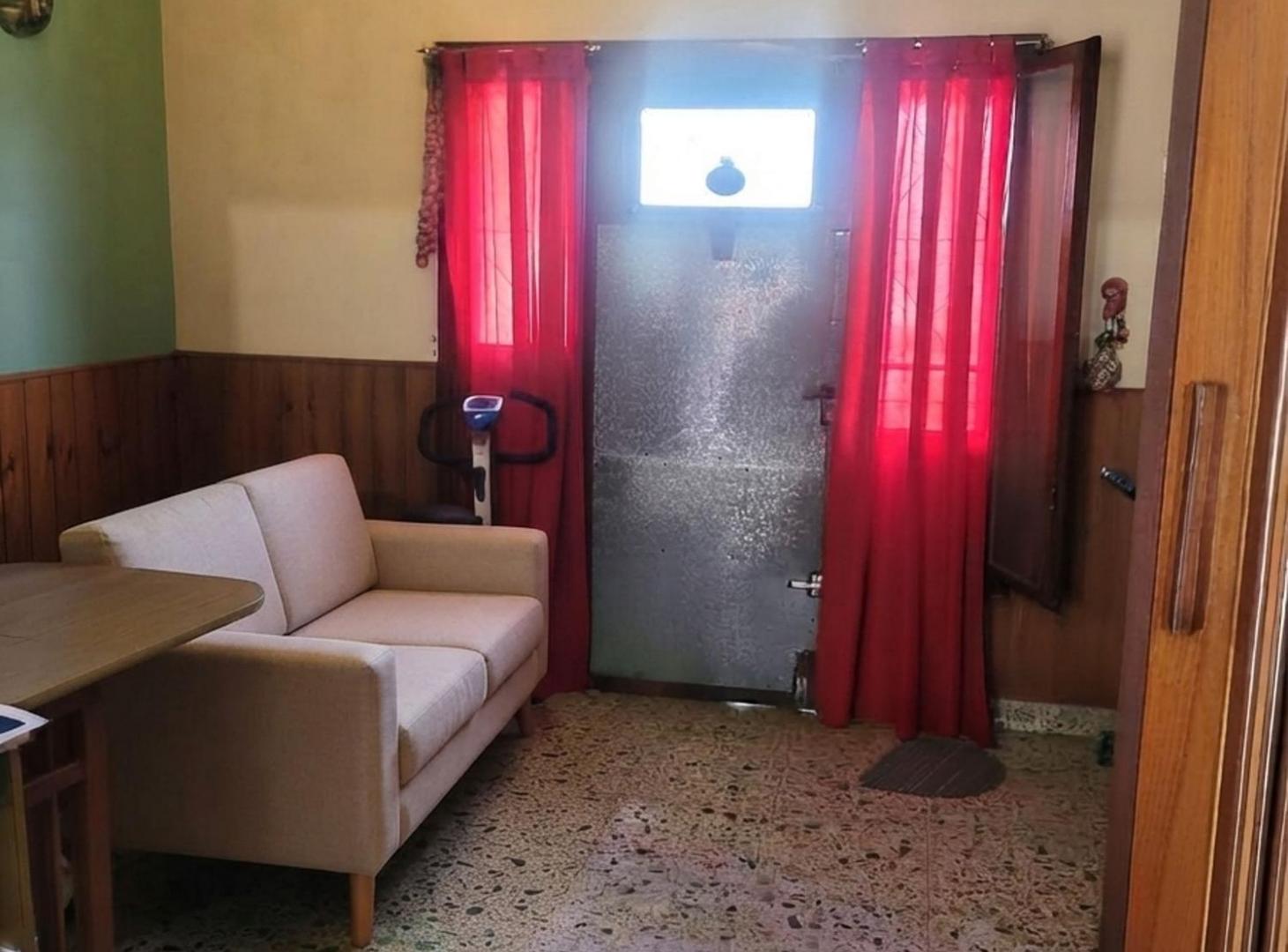 Foto de Venta Casa 251 m2 de 4 ambientes en Béccar c/patio, imagen 2