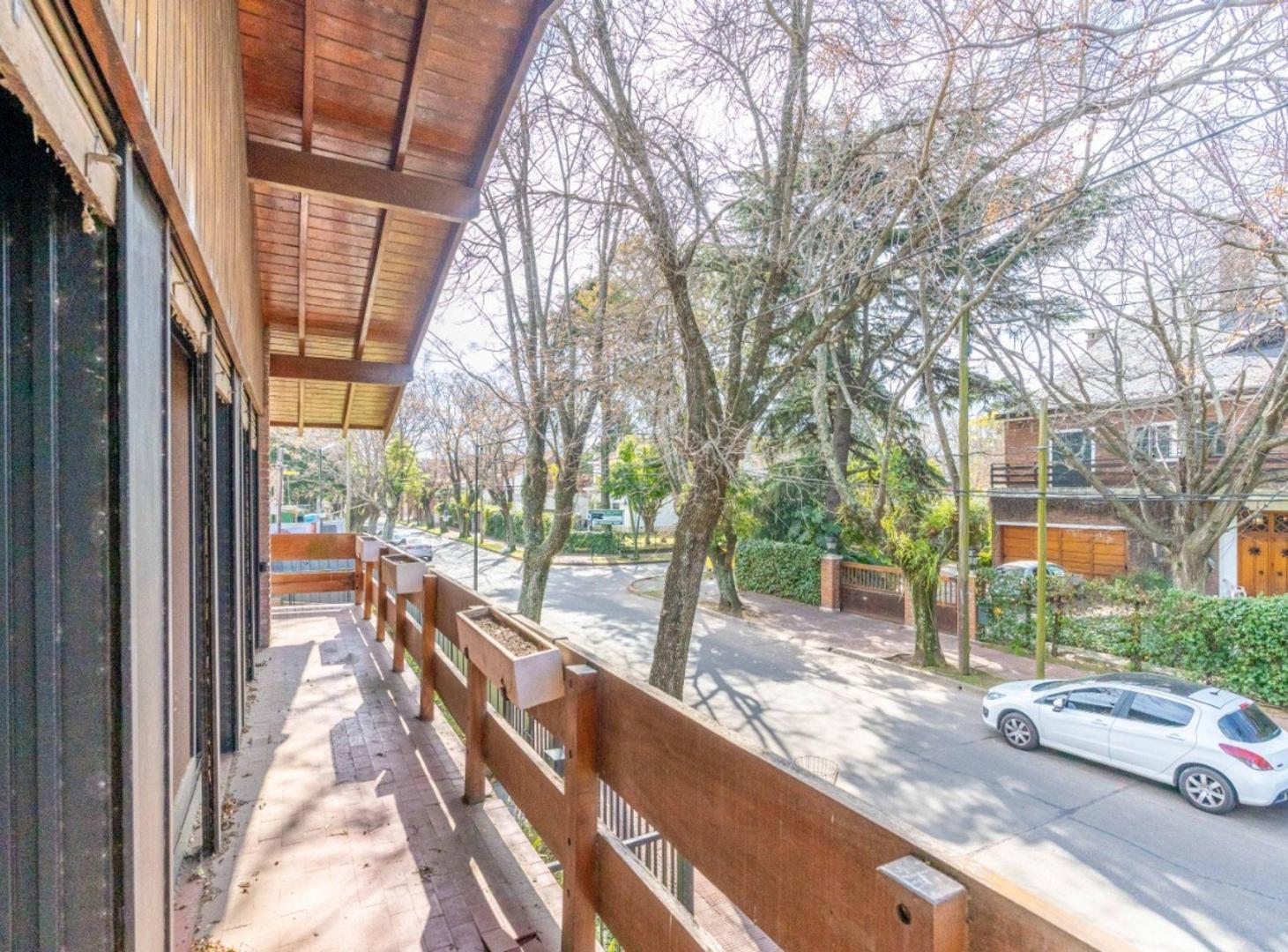 Foto de Venta Casa 6 Ambientes Martinez con Pileta/Jardin, imagen 2