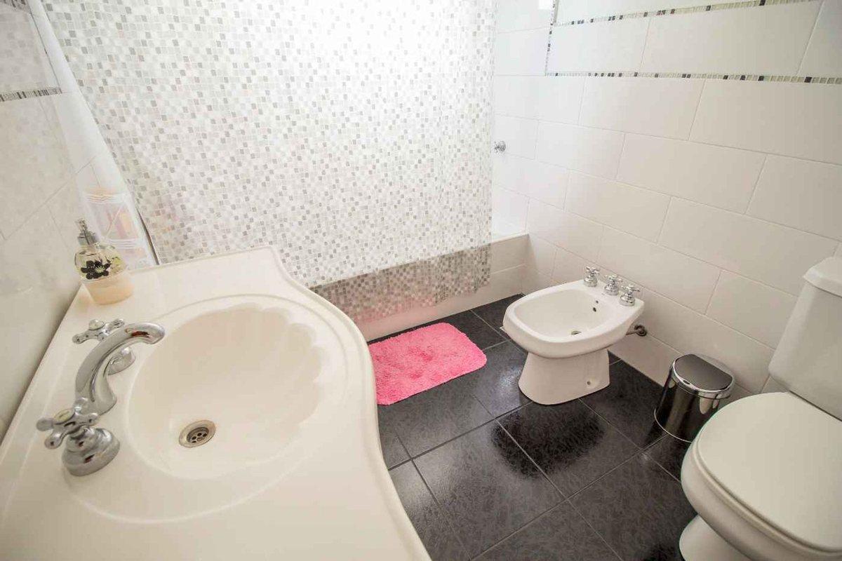 Foto de Venta Casa 8 amb Villa Ballester con Patio/Terraza, imagen 2