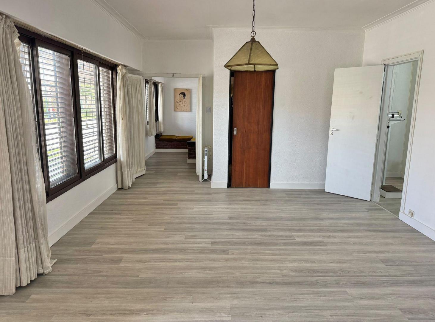 Foto de VENTA OFICINA O CONSULTORIOS 5 AMBIENTES MARTÍNEZ, imagen 1