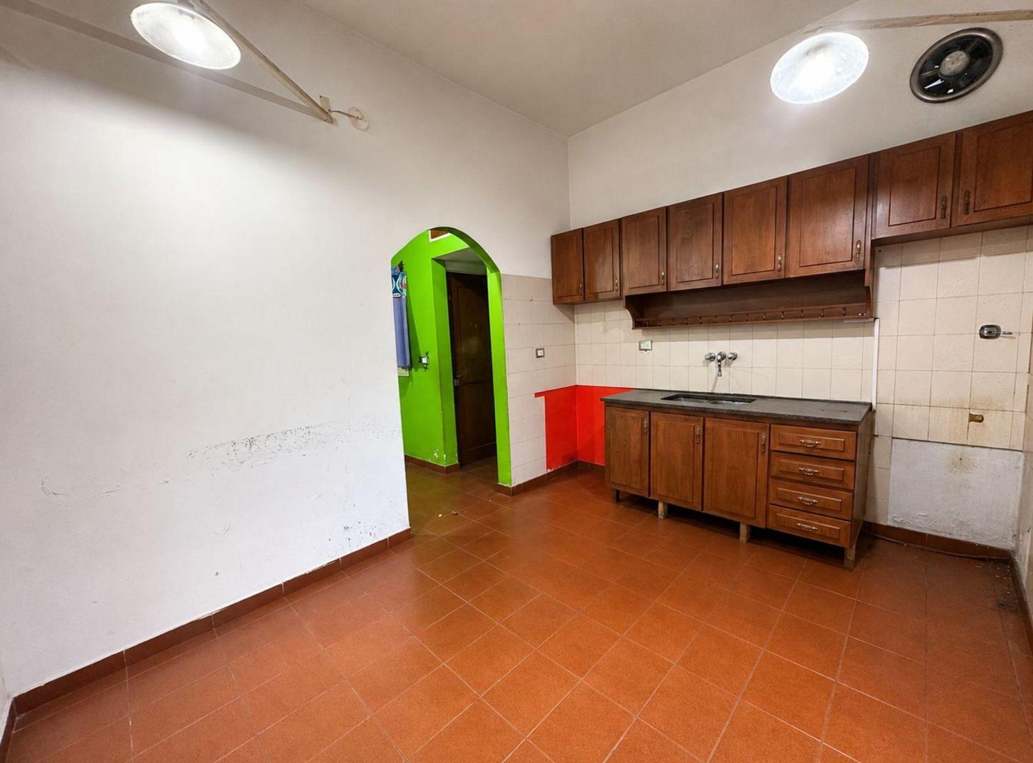 Foto de 2 AMBIENTES PB + 5 COCHERAS | GRAN POTENCIAL, imagen 2