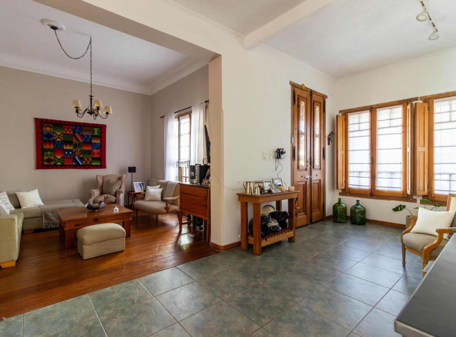 Foto de VENTA Casa 400m2 terreno Pileta/Jardín Martínez, imagen 2