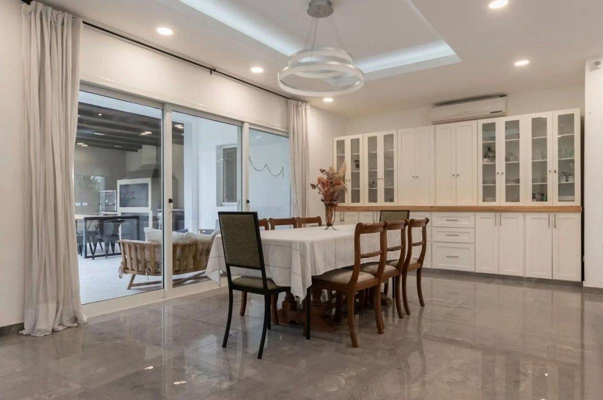 Foto de VENTA CASA 5 AMB C/PILETA B° LOS OLIVARES MALVINAS, imagen 2