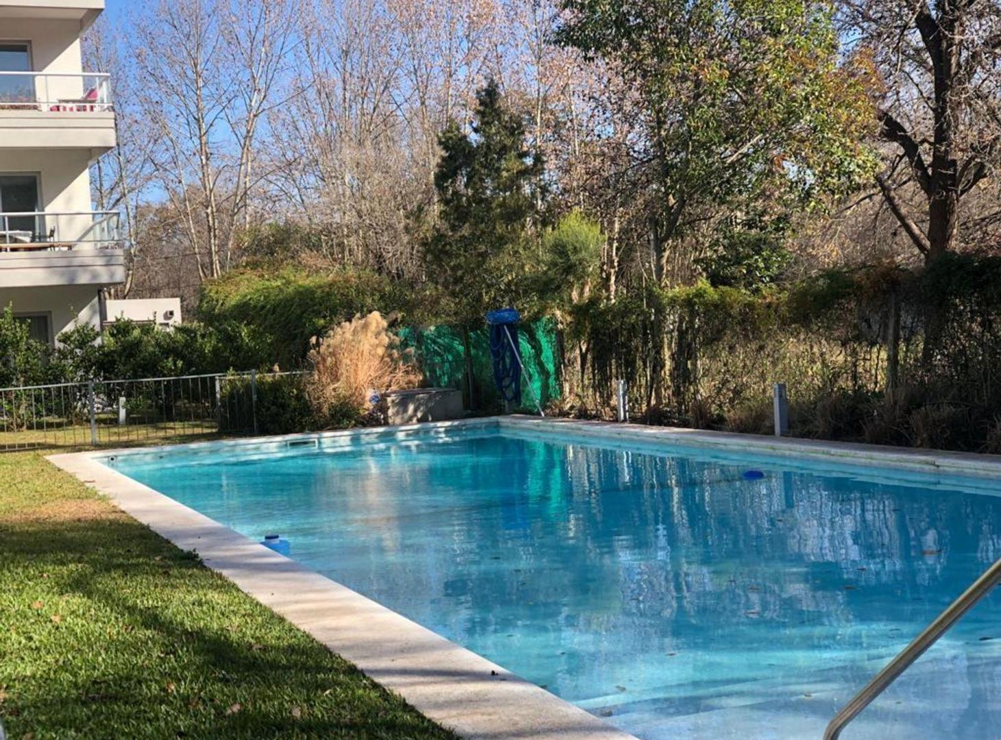 Foto de Monoambiente con patio, parrilla, cochera y pileta, imagen 1