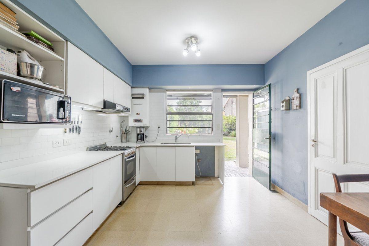 Foto de VENTA CASA 5 AMB. CON GRAN JARDIN IMPERDIBLE!!!!, imagen 2