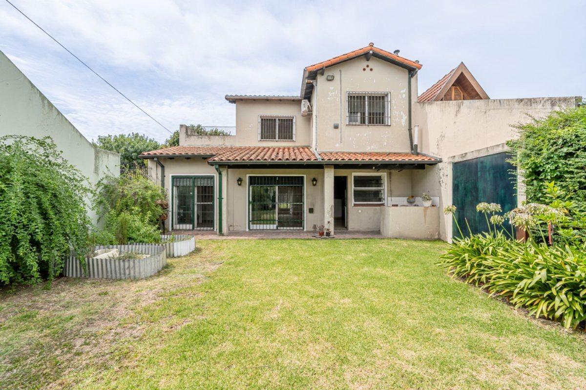 Foto de VENTA CASA 5 AMB. CON GRAN JARDIN IMPERDIBLE!!!!, imagen 1