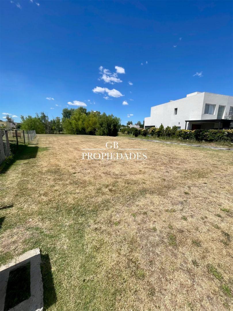 Venta de Lote en Santa Elena, Pilar.