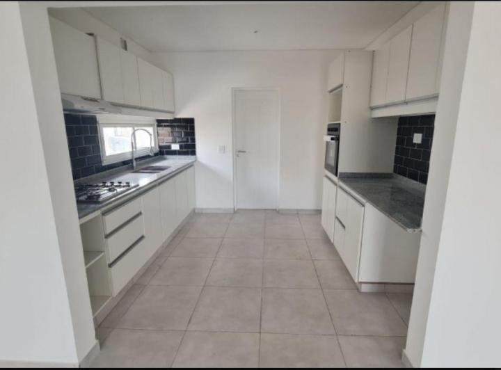 Alquiler de Casa en Santa Lucia, Pilar 2