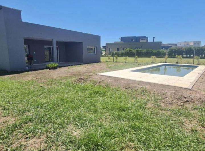 Alquiler de Casa en Santa Lucia, Pilar 1