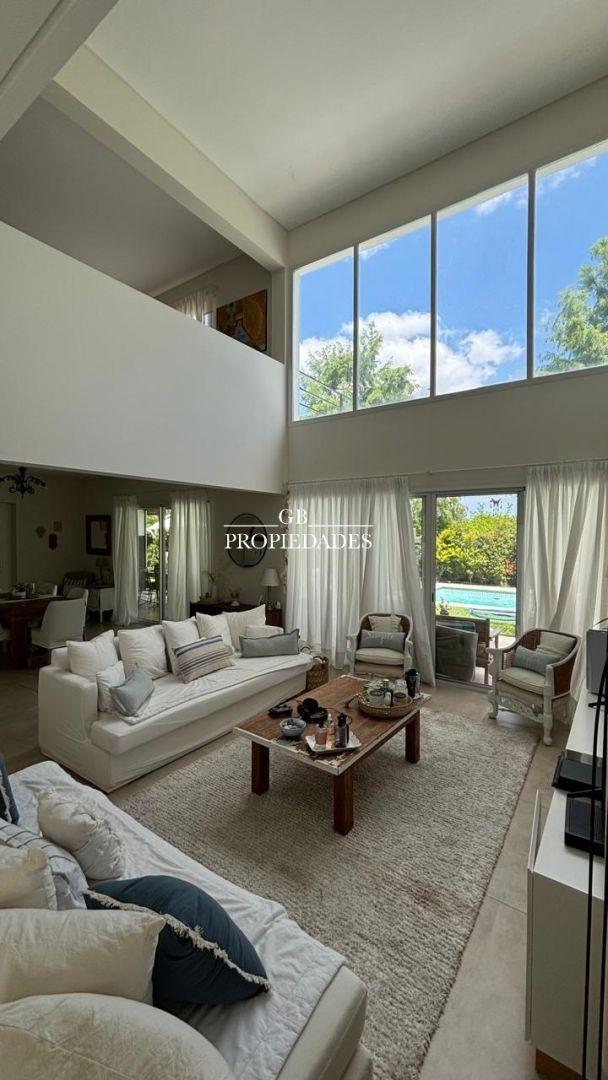 Venta de Casa en Ayres Plaza, 3 dormitorio más escritorio grande en Pilar