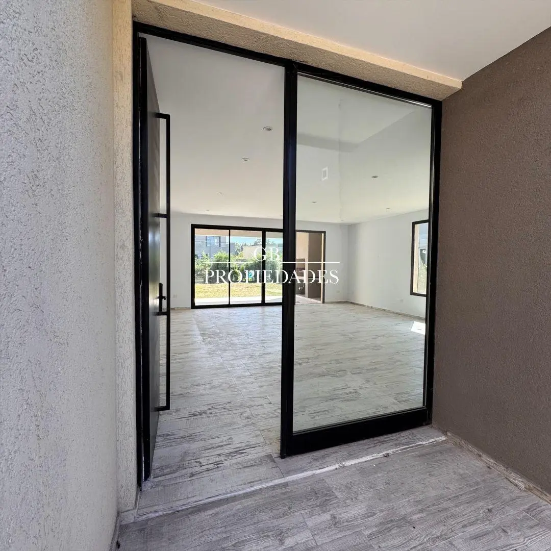 Venta de Casa 4 Ambientes en Santa Emilia, Pilar 2