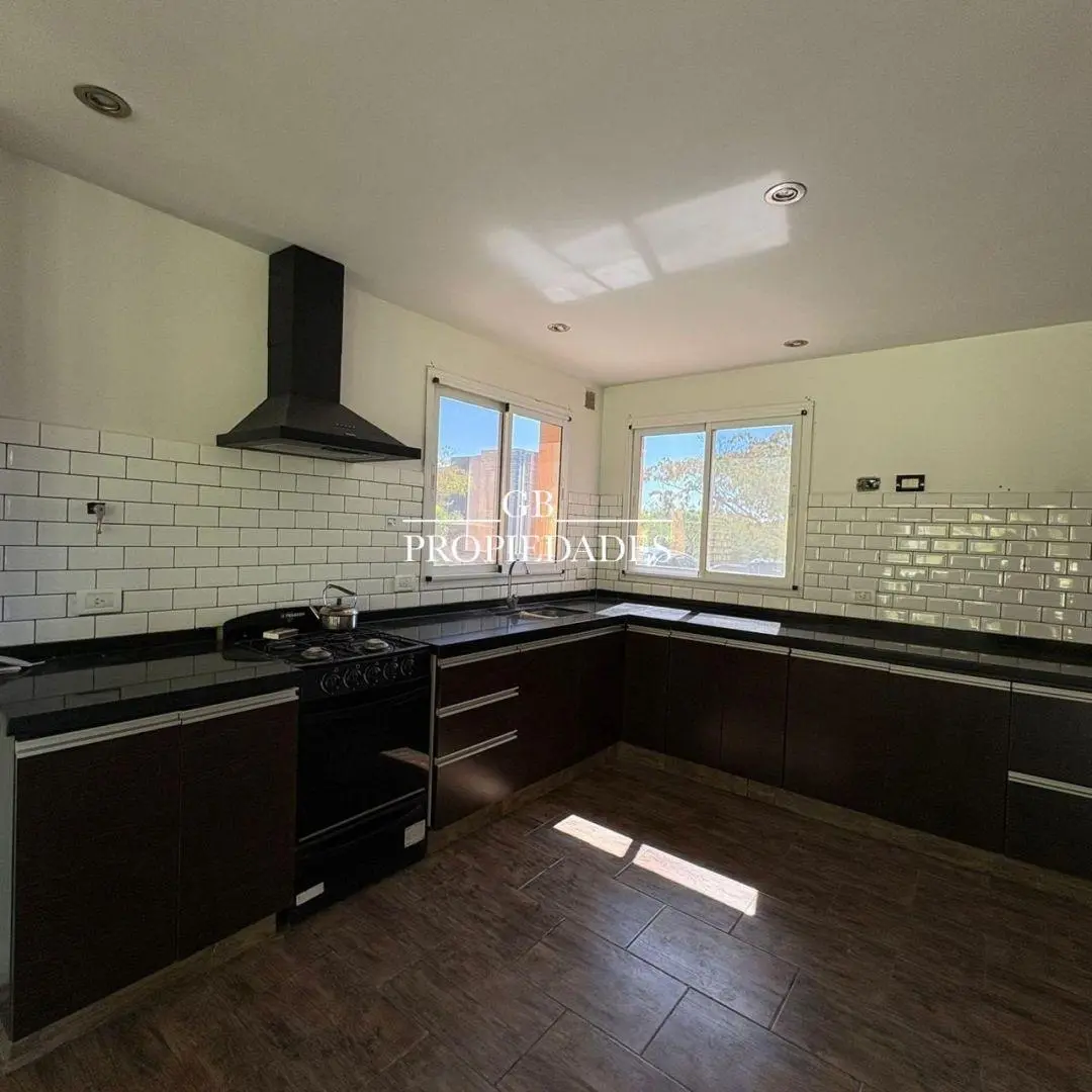Casa 4 ambientes. | Santa Guadalupe 2