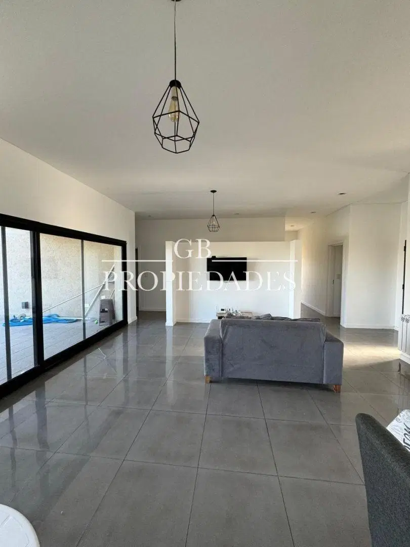 Venta de Casa 4 AMBIENTES en Pilar del Este / San Ramón 5