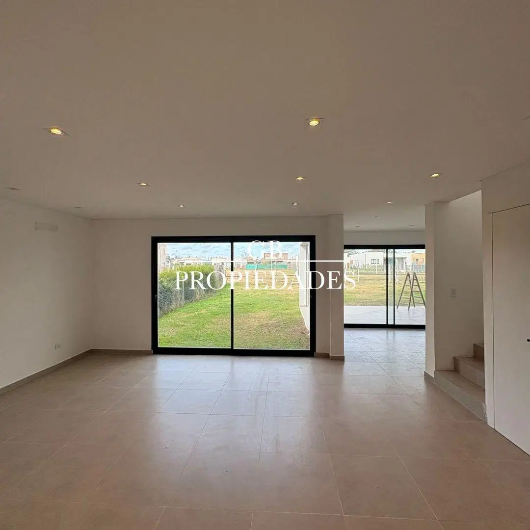 Venta de Casa 4 Ambientes en Santa Lucia, Pilar 3