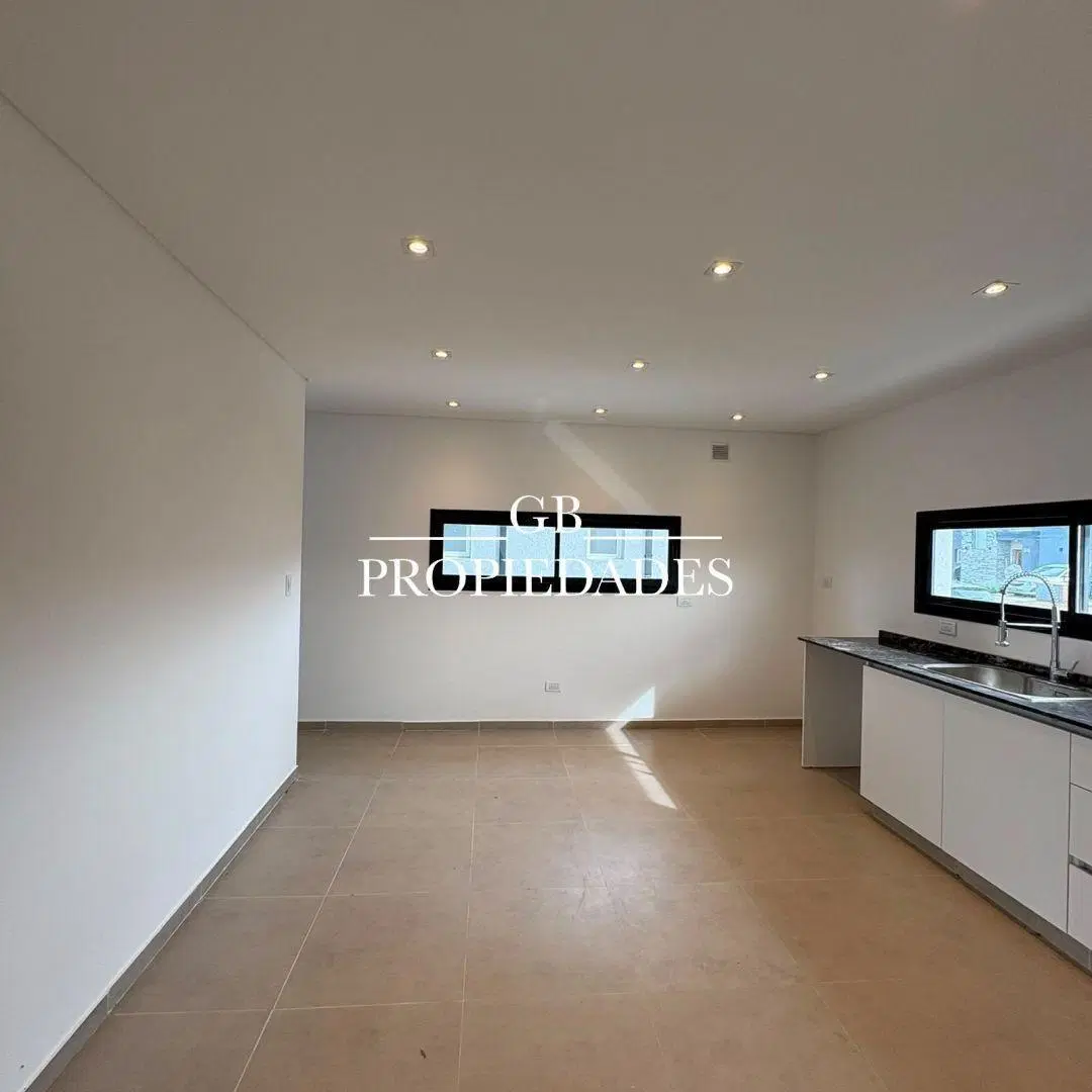 Venta de Casa 4 Ambientes en Santa Lucia, Pilar 1