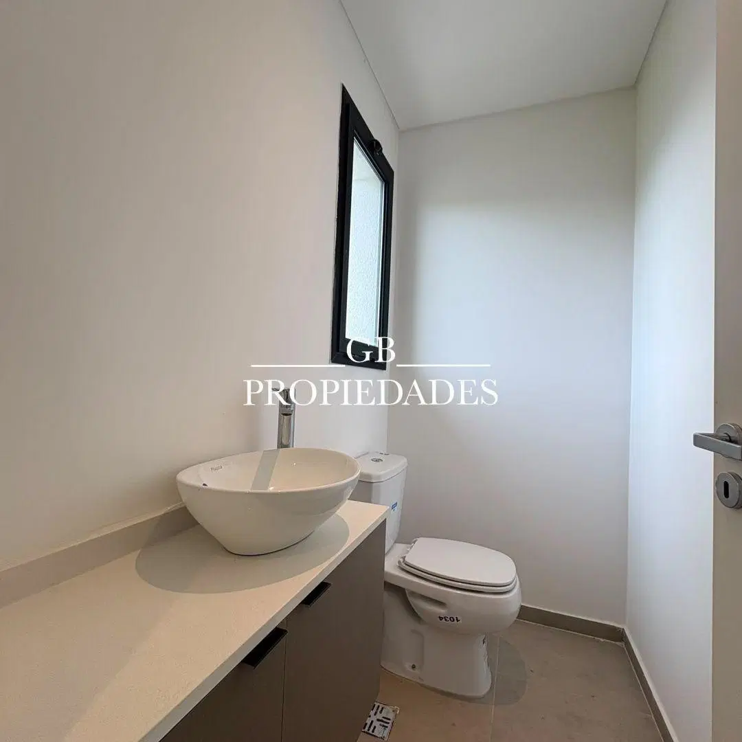 Venta de Casa 4 Ambientes en Santa Lucia, Pilar 2