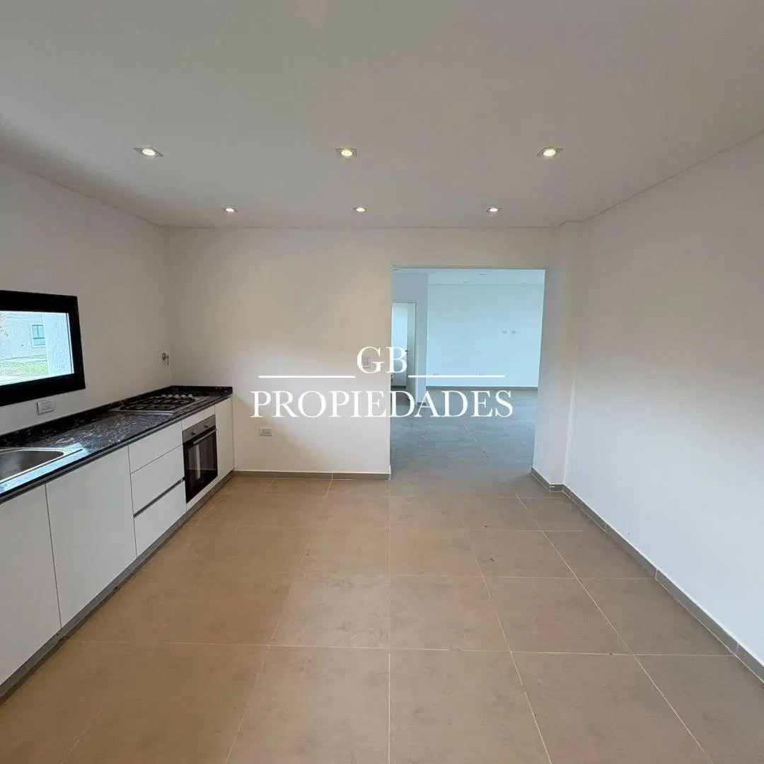 Venta de Casa 4 Ambientes en Santa Lucia, Pilar 5