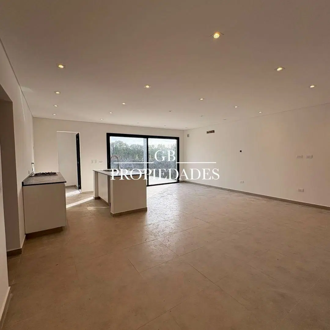 Venta de Casa 5 Ambientes en Santa Lucia, Pilar 1