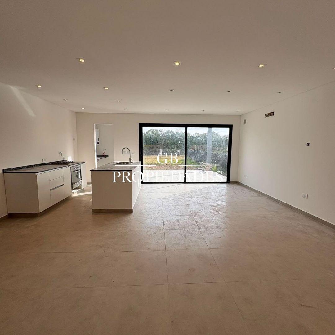 Venta de Casa 5 Ambientes en Santa Lucia, Pilar