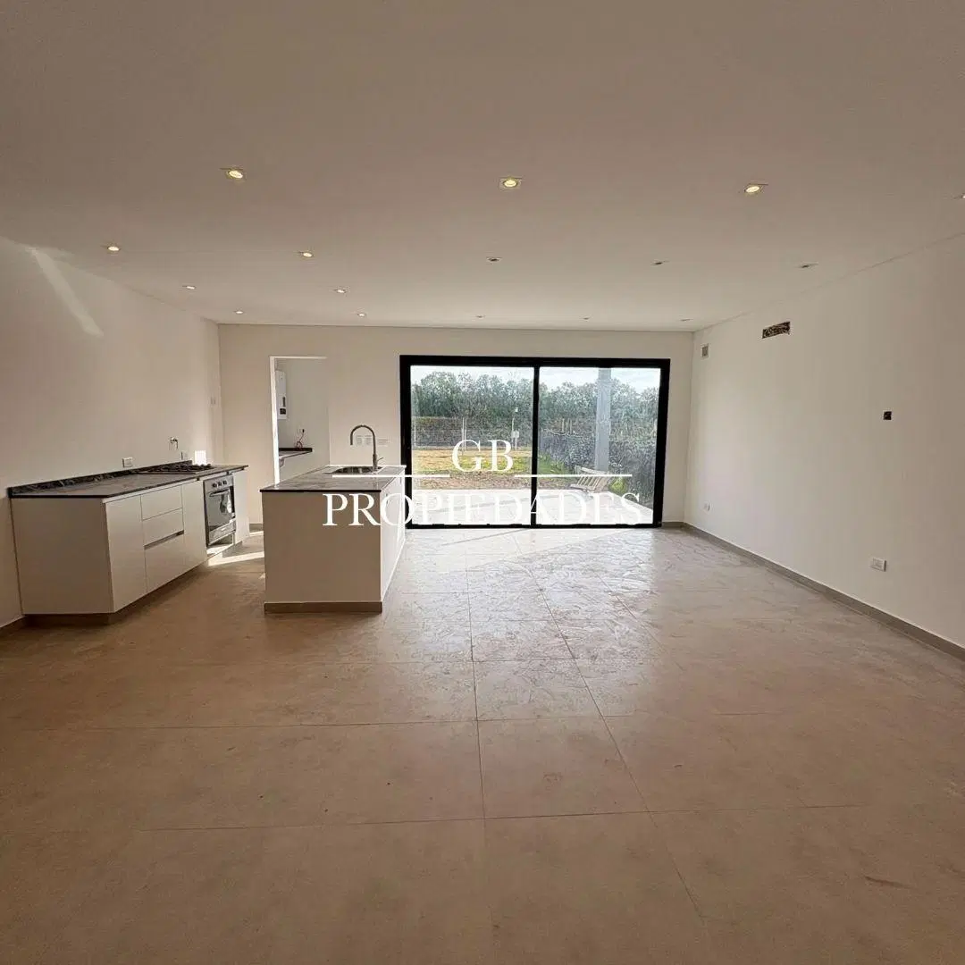 Venta de Casa 5 Ambientes en Santa Lucia, Pilar 3