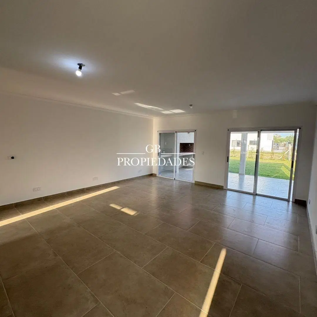 Venta de Casa 4 Ambientes en Santa Emilia, Pilar 3