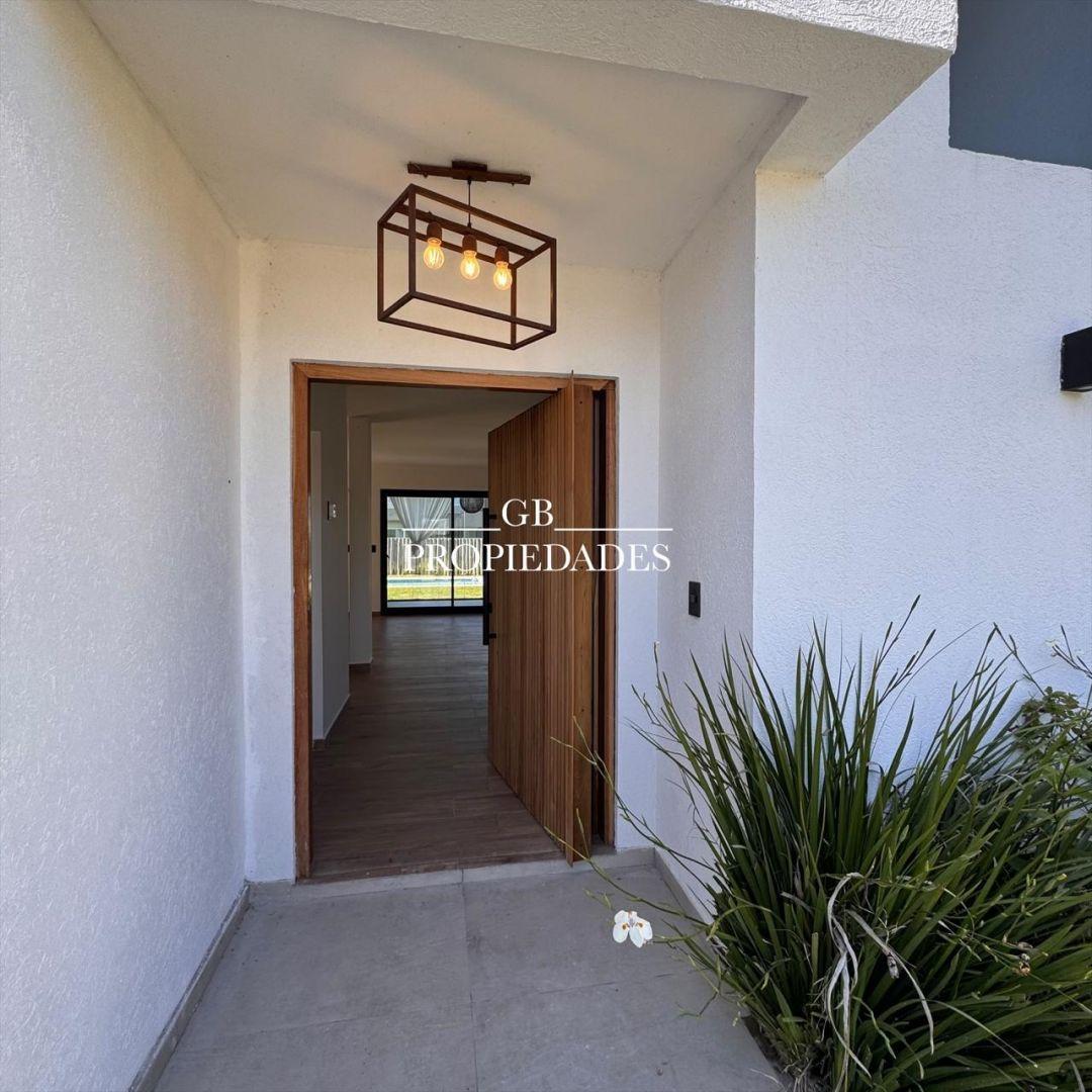 Foto de Venta de Casa 5 ambientes en Pilar Lagoon, Pilar, imagen 3