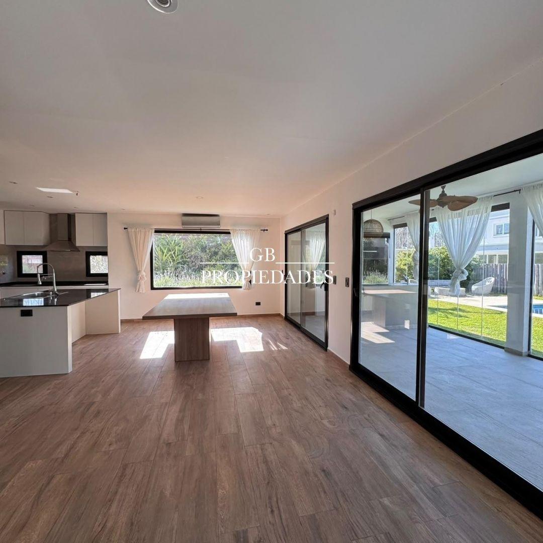 Foto de Venta de Casa 5 ambientes en Pilar Lagoon, Pilar, imagen 1