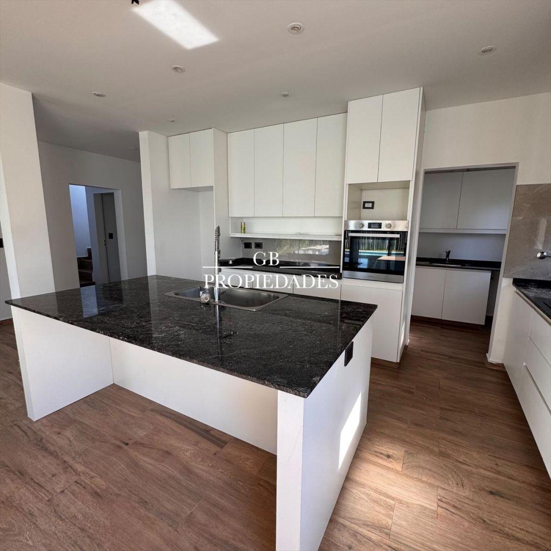 Foto de Venta de Casa 5 ambientes en Pilar Lagoon, Pilar, imagen 2
