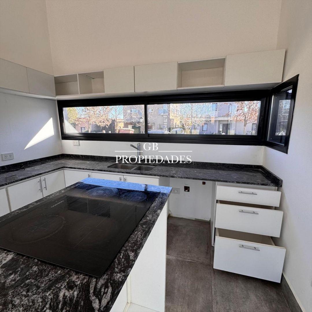Foto de venta de Casa 4 ambientes en Santa Elena, Pilar, imagen 2