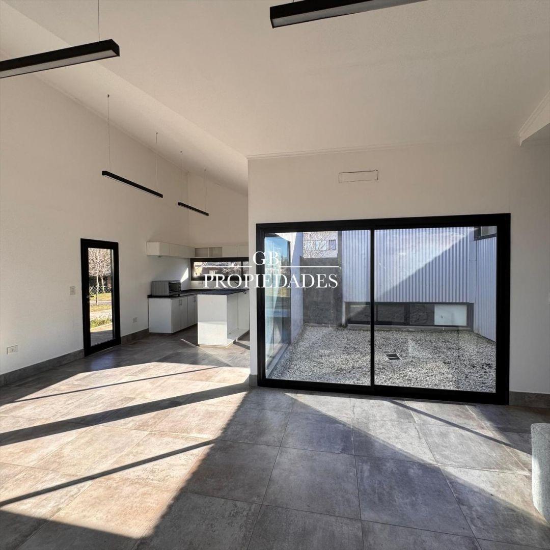 Foto de venta de Casa 4 ambientes en Santa Elena, Pilar, imagen 1