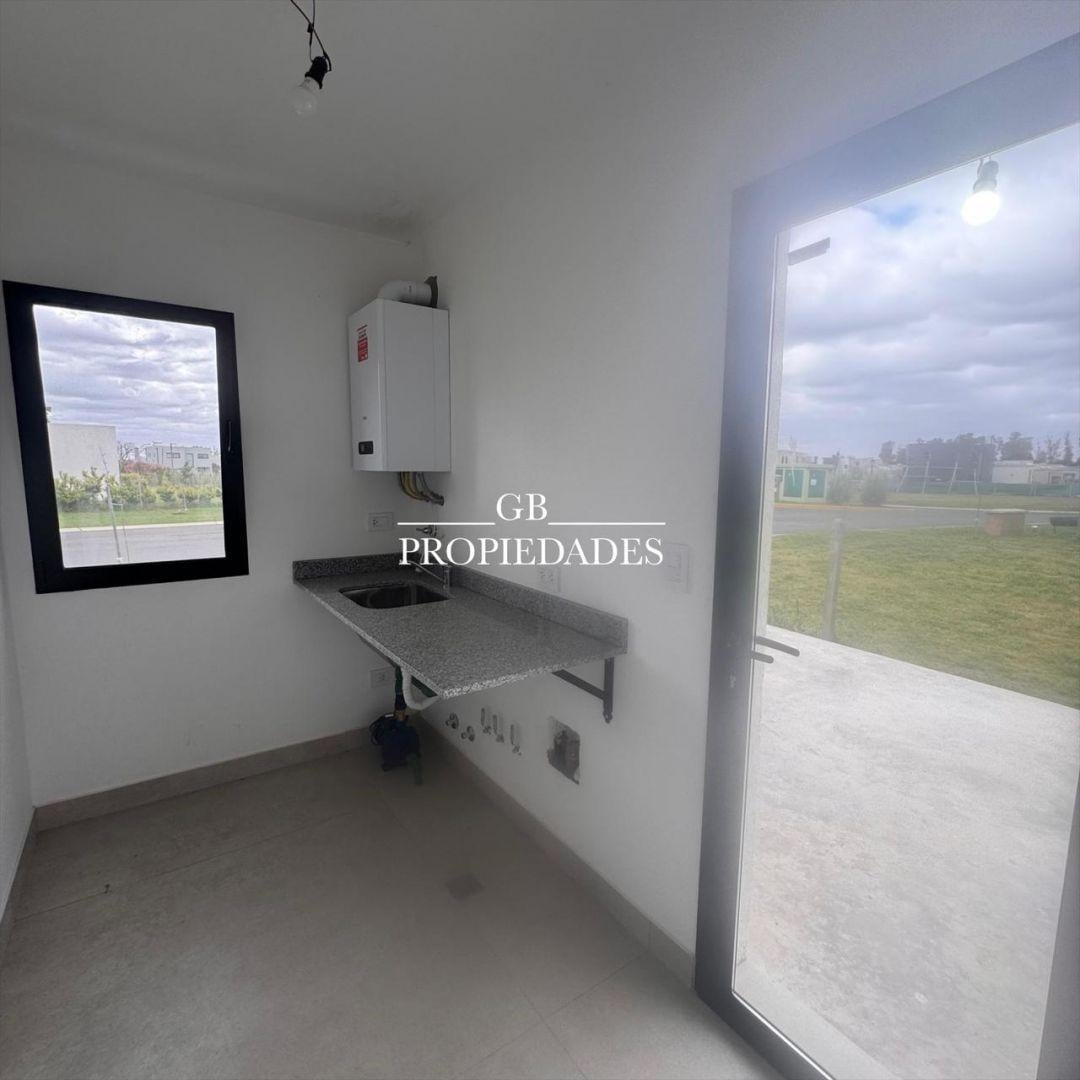 Foto de Casa 4 ambientes. | santa elisa, imagen 2