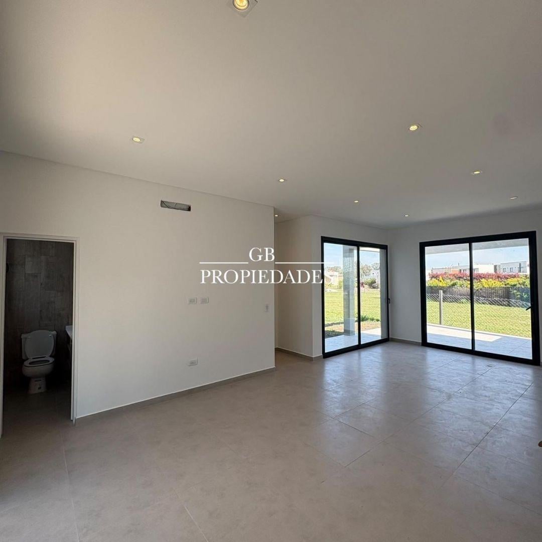 Foto de Venta de Casa 5 Ambientes en Santa Lucia, Pilar, imagen 4