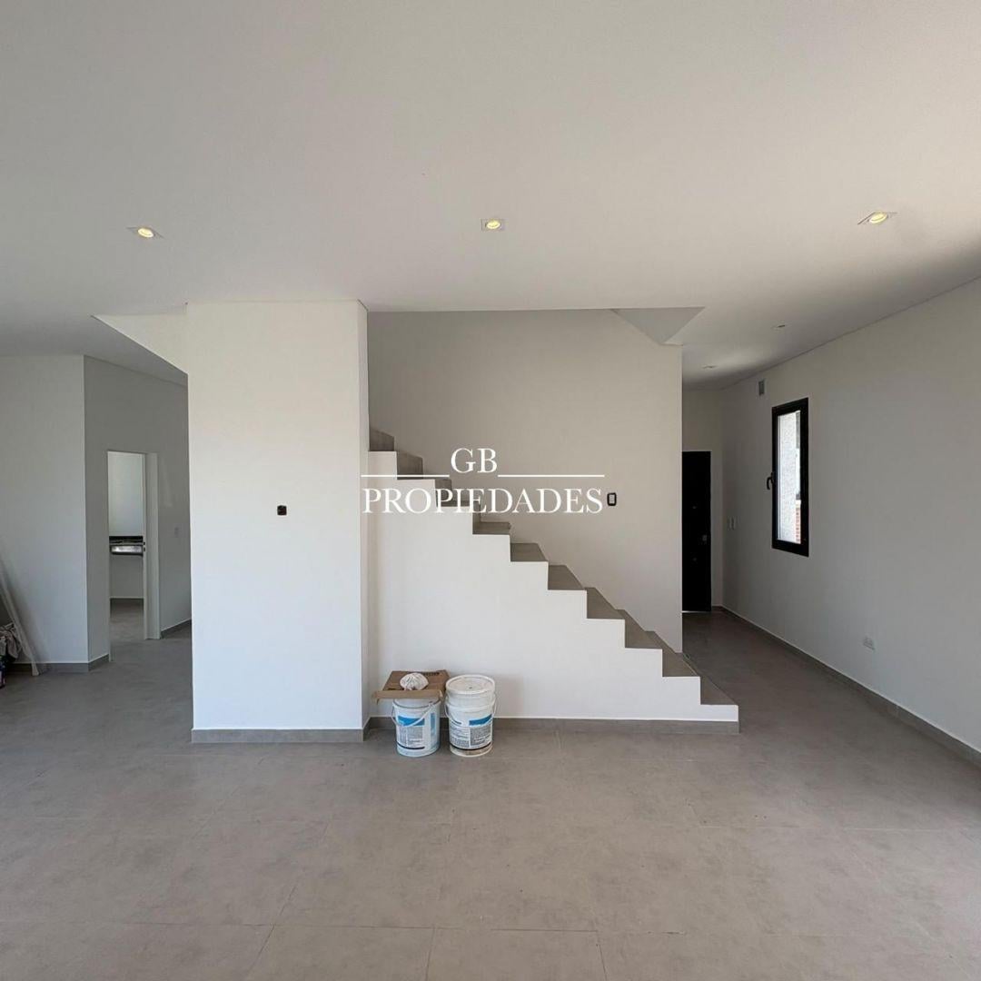 Foto de Venta de Casa 5 Ambientes en Santa Lucia, Pilar, imagen 2