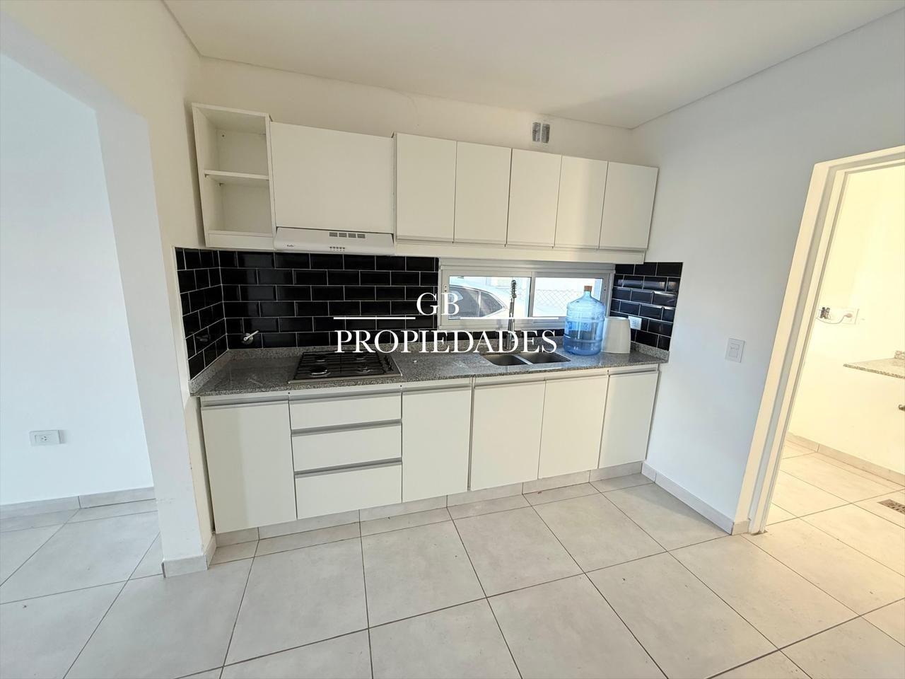 Foto de Venta de Casa 4 ambientes en Santa Lucia, Pilar, imagen 1