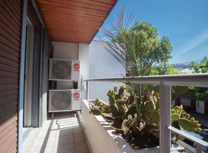 TRIPLEX 5 AMB CON JARDIN Y 2 COCHERAS APTO CREDITO 2